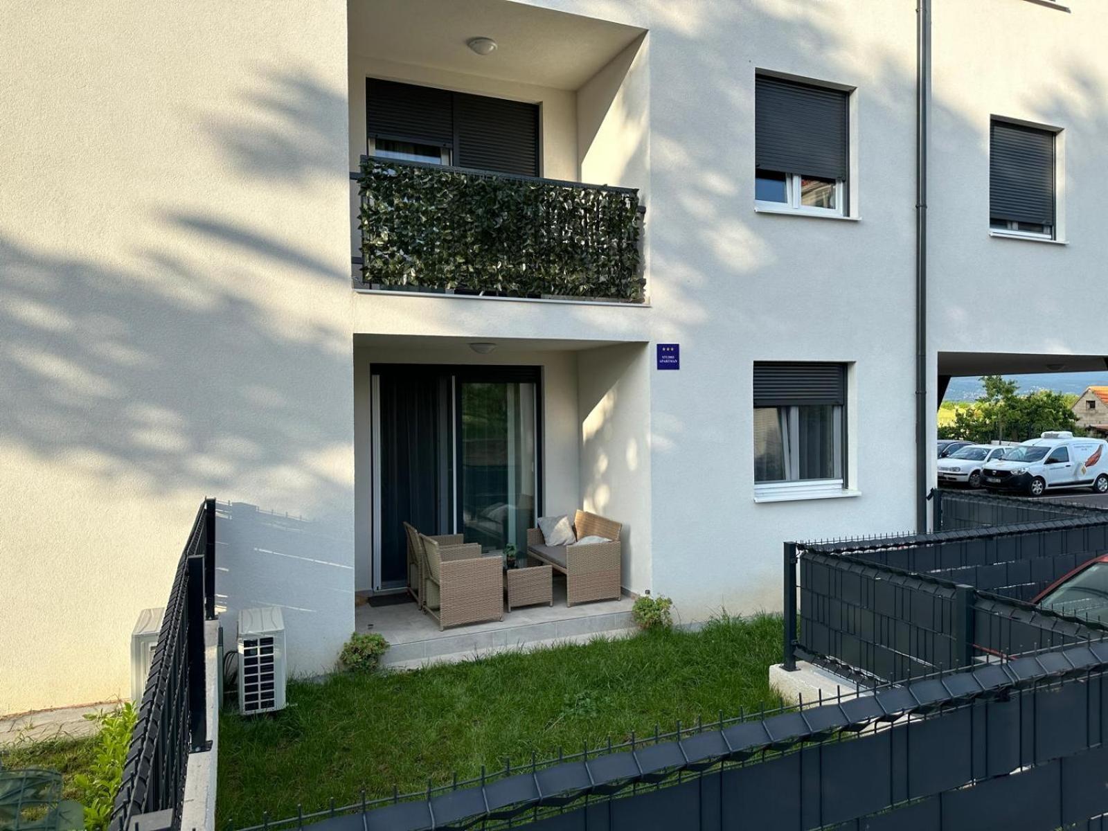 Studio Apartman Apollonia Sinj Exterior photo